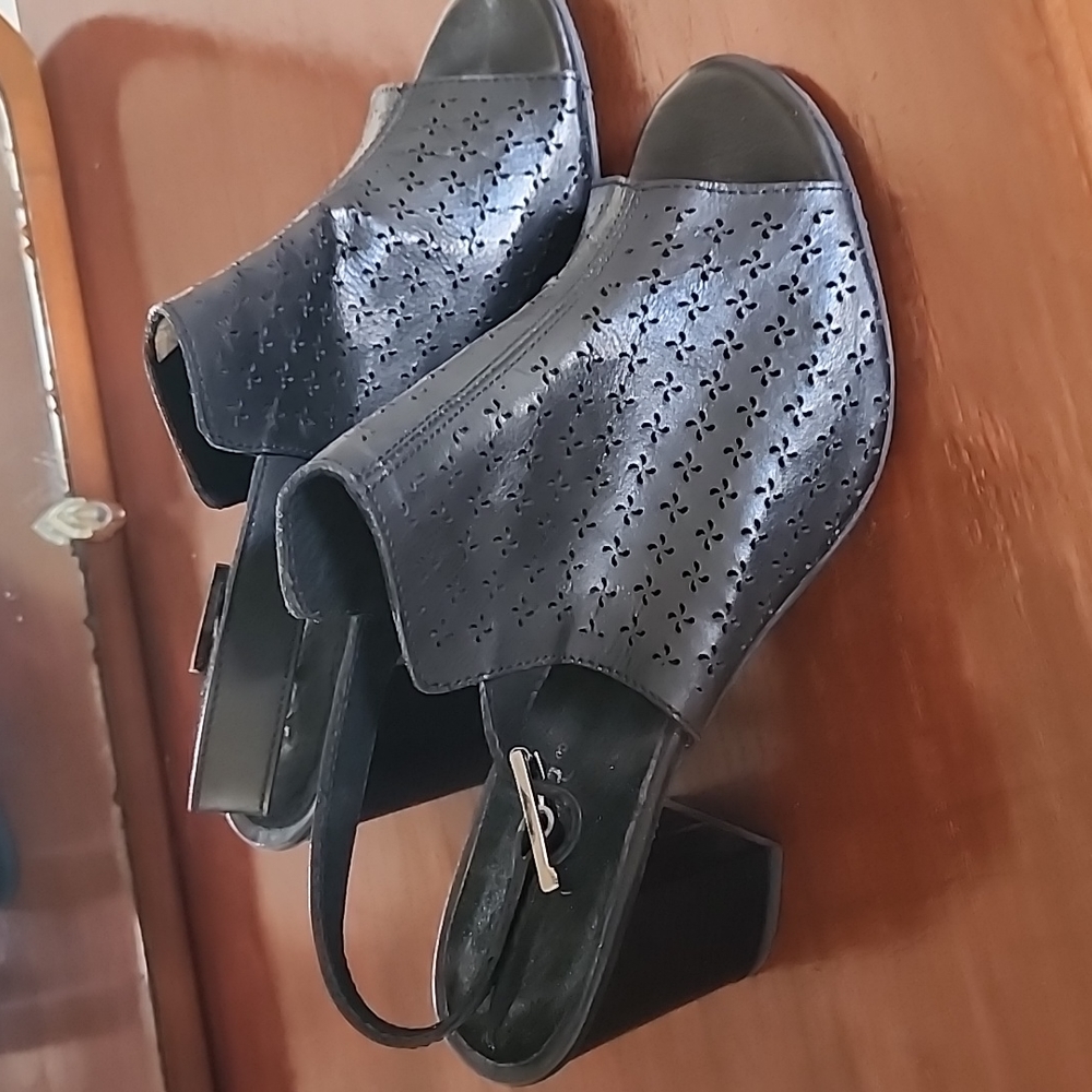 Block heel sandals